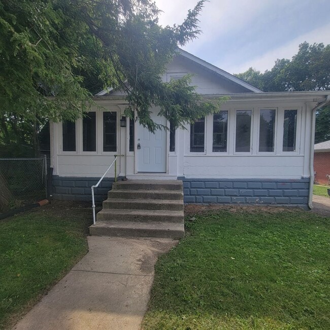 Building Photo - 1123 Louise St