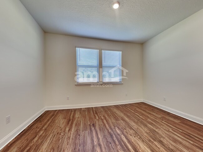 Photo - 149 Onate Cir