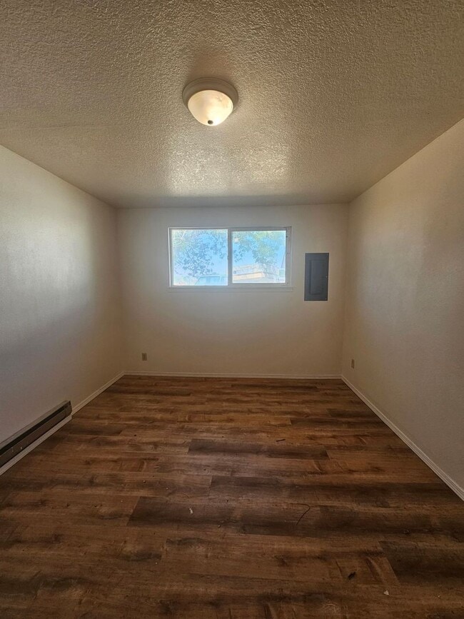 Photo - 870 NW Commercial St