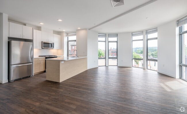 2BR, 2BA - 1,300 SQ FT