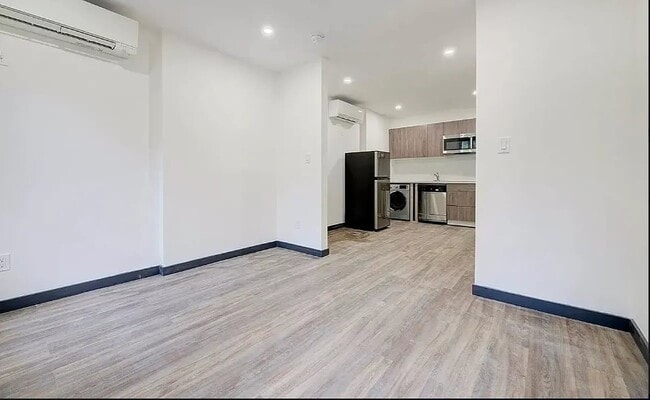 Photo - 439 W 46th St Unidad 4D