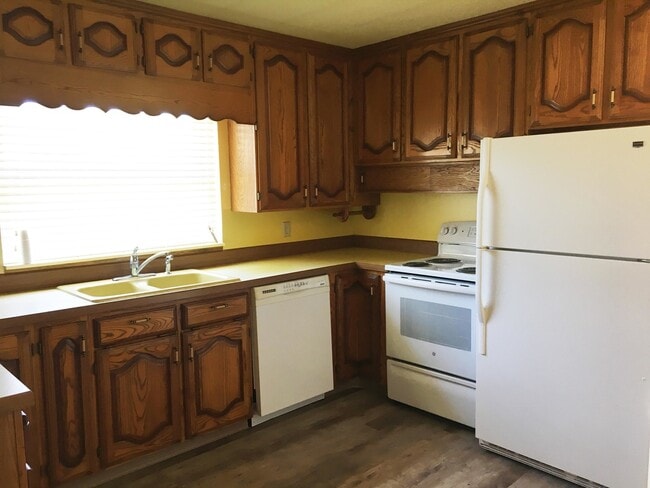 Photo - 4 bed - 2 bath Charming single family home walking distance to everything!