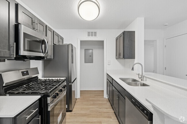 2BR, 2BA - 990SF - Kitchen
