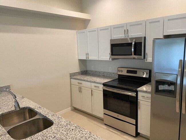 Photo - Available Now Stunning 3 bedroom 2 bathroom duplex Unit 843 Mohawk Pkwy