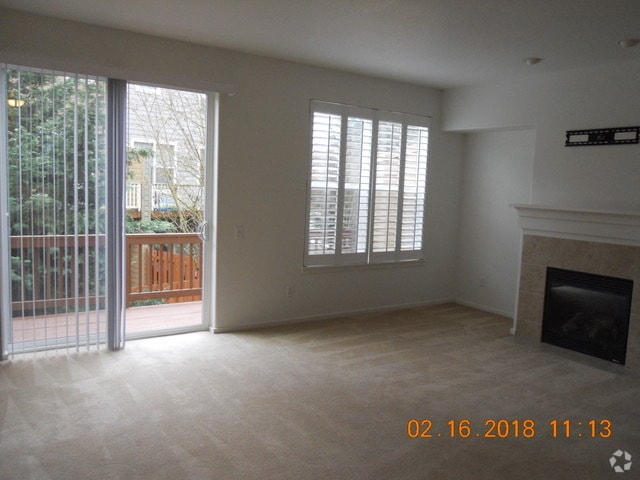 Building Photo - 2136 NE Sheffield Ave Rental