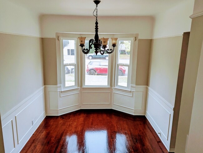 Building Photo - 1128 16th St Unit Front House