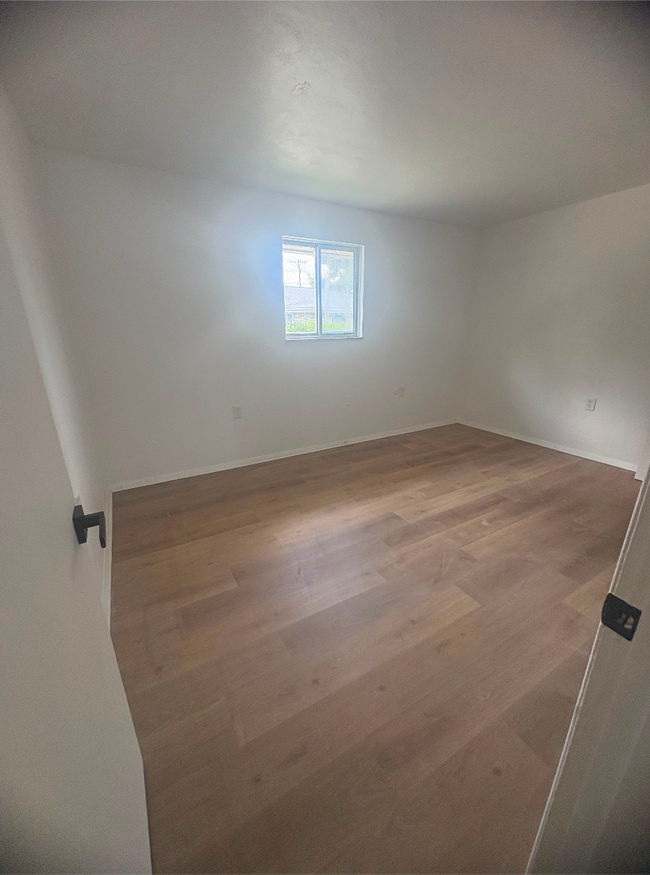 437-439-439 Forest St