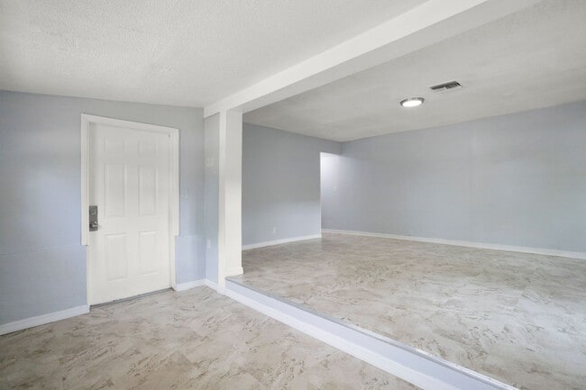 Photo - Very large 4bdrm/2bath House, Ready End of February