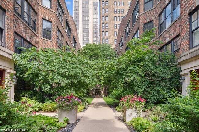 Photo - 2311 N Commonwealth Ave Condo Unit 1E