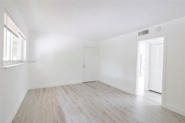 Photo - 1091 SW 4th St Unit 2