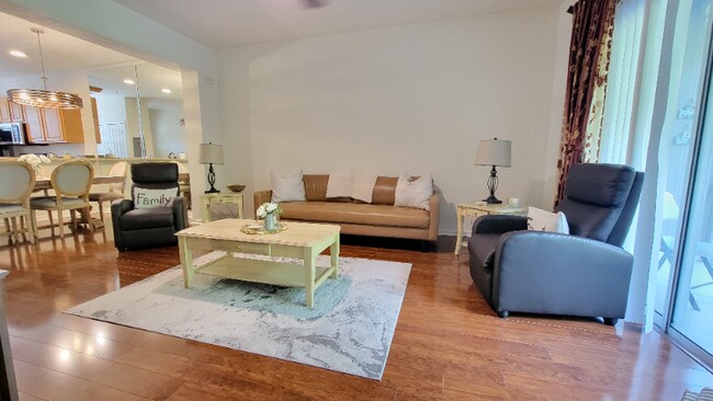 Building Photo - 6519 W Newberry Rd Unit A4 Rental