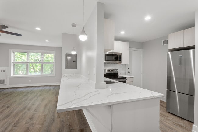 Photo - 1303 W Estes Ave