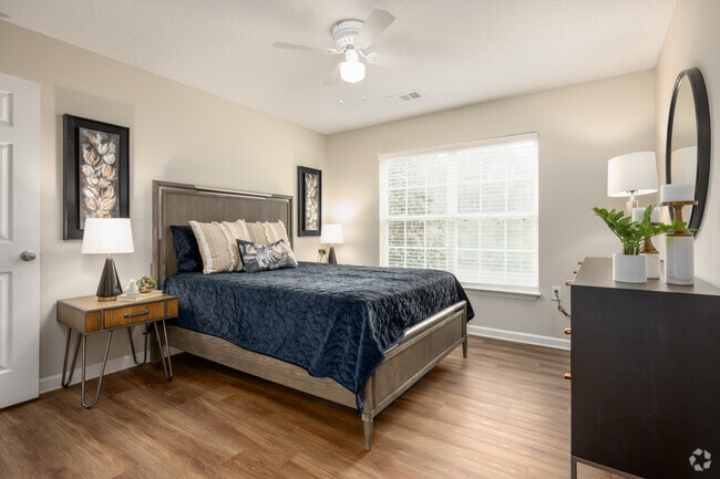 2BR, 2BA - 1007SF - Primary Bedroom