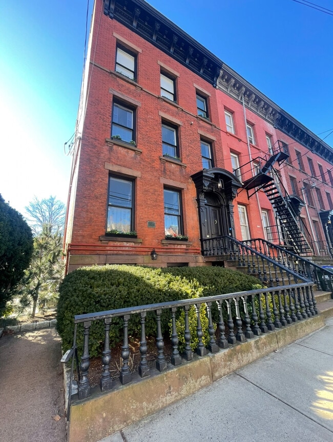 Photo - 40 Trumbull St