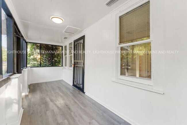Photo - Newly Renovated 3 Bedroom Home With Modern Kitchen