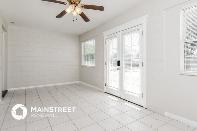 Photo - 1660 Thoreau St