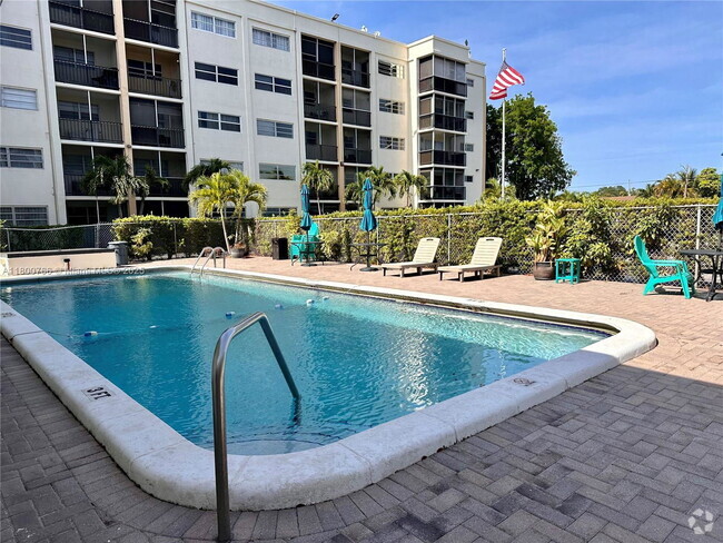 Building Photo - 220 SW 9th Ave Unit 210 Rental