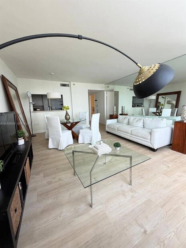 Photo - 540 Brickell Key Dr Unidad 1418