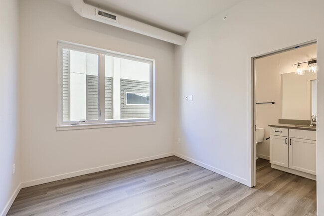 Photo - 3830 Olive St