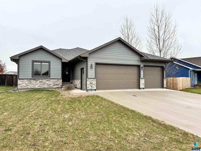 Building Photo - 504 Cedar Dr
