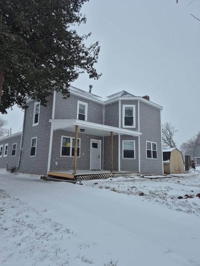 Photo - 302 Maple St