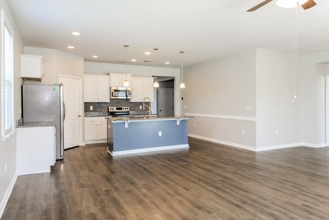 Photo - 534 Hay Hill Ln