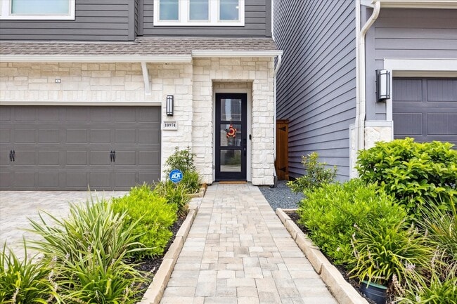 Photo - 10974 Hewitt Cliff Ln