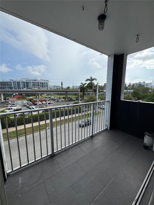 Photo - 1010 NW 11th St Unidad 406