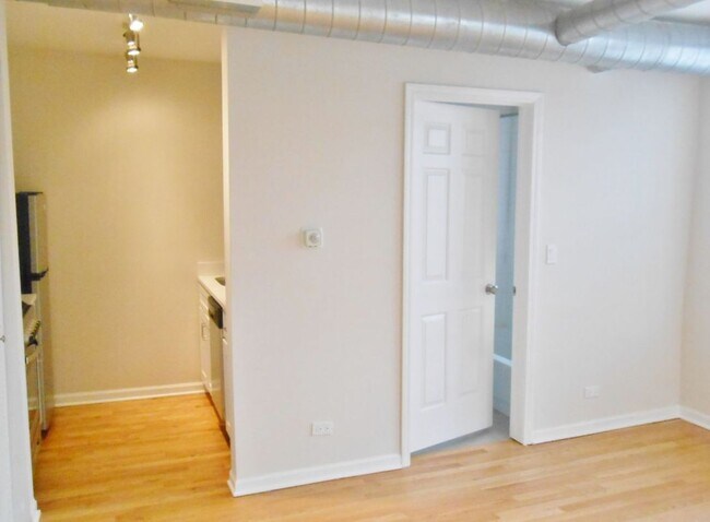 2520 W Leland Ave Unit B2