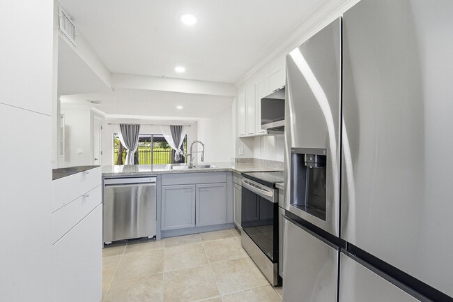 Photo - 642 NE 195th St