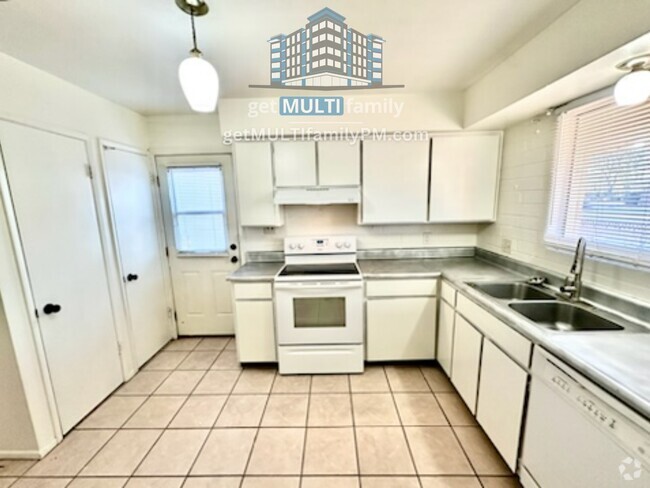 Building Photo - Thanksgiving Special  -Modern 1-bedroom 1 ... Unit 5 Rental