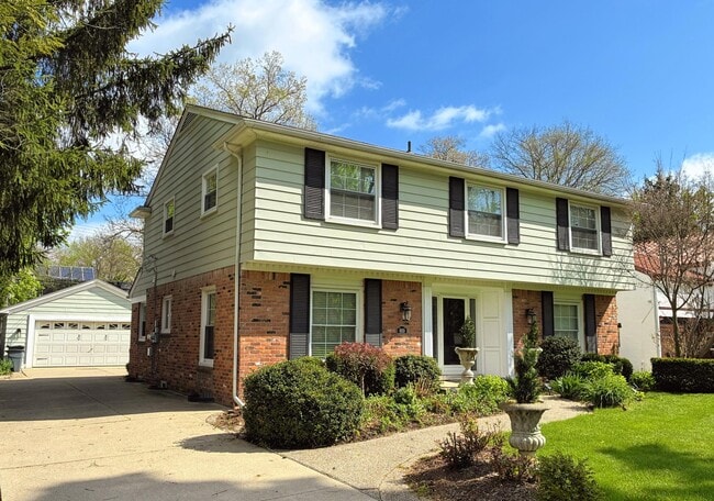 Photo - 669 Mohegan St