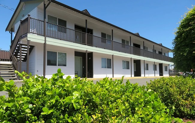 Building Photo - Colonial Apartments