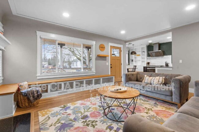 Photo - 950 N 5th St
