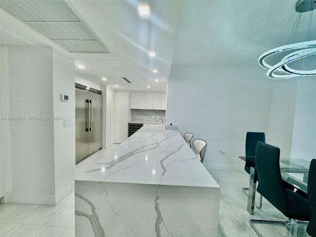 9801 Collins Ave Unit 5U