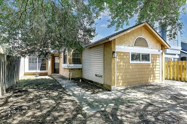 Building Photo - Single Story 3-Bedroom Home