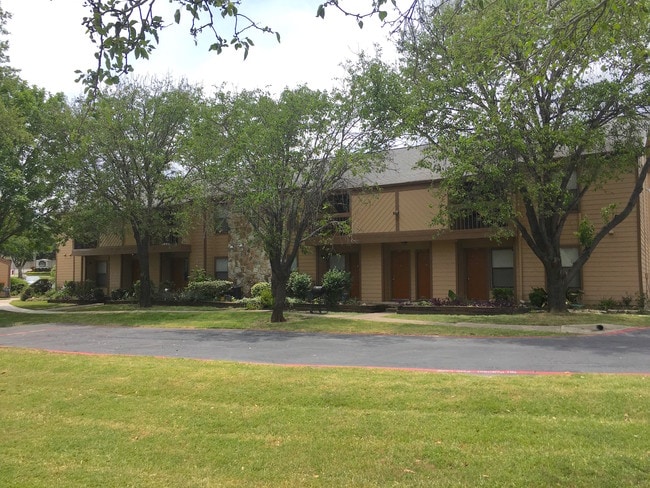 Apartamentos y jardines