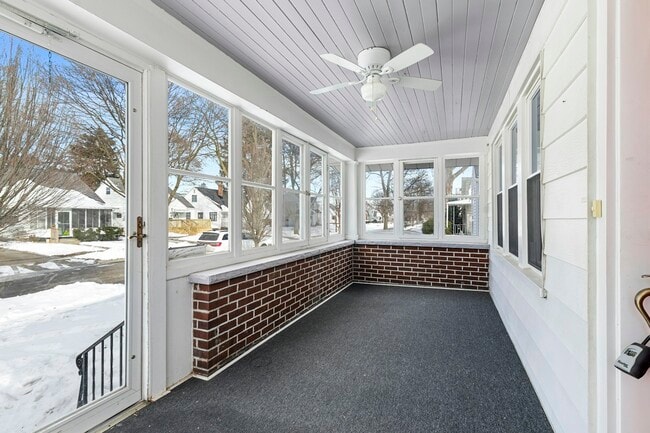 Photo - 943 Cloverdale Rd