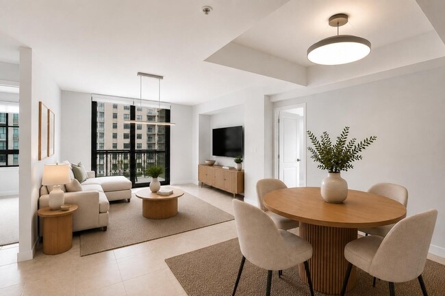Building Photo - 801 S Olive Ave Unit 914
