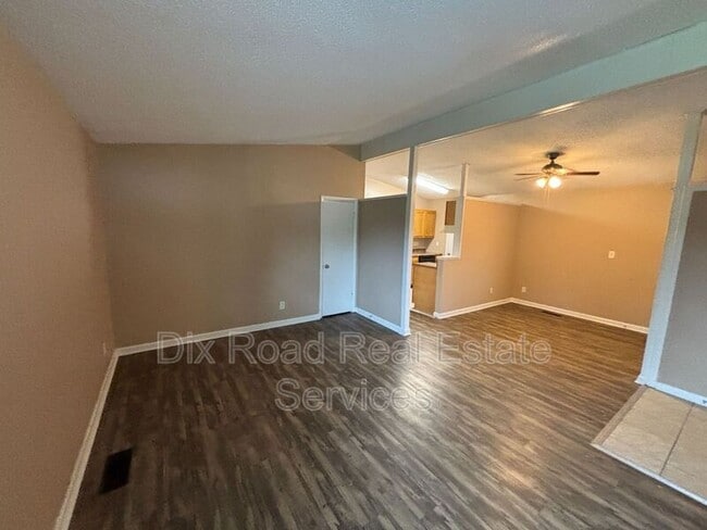 Photo - 702 Arthur St