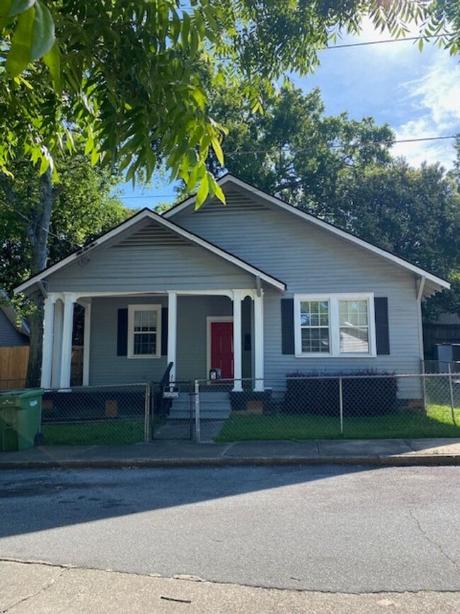 Building Photo - Cozy Living in Columbus