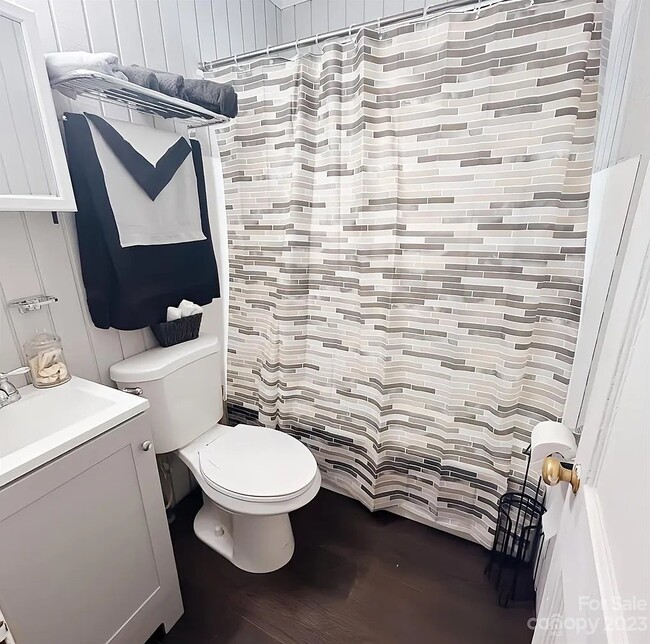 Photo - 556 6th St