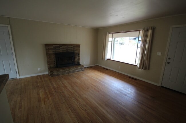 Photo - SHORT TERM through 4/30/26 ONLY!  Midtown ...
