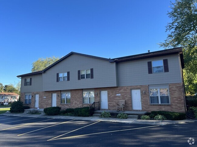 Building Photo - Spacious 2-BDR 1-BTH Townhouse in Holt