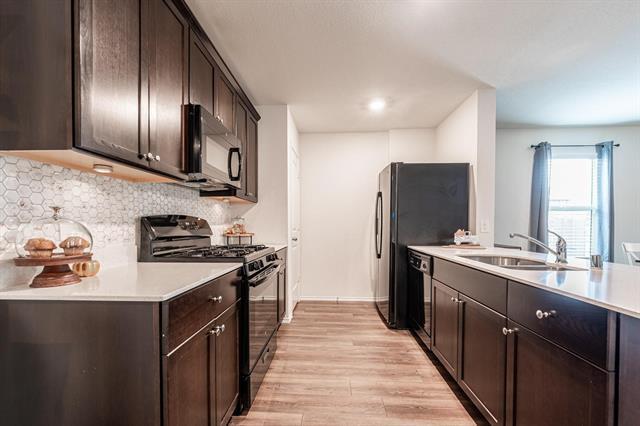 Photo - 771 Bayonet St