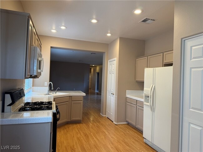 Photo - 641 Bear Grass St