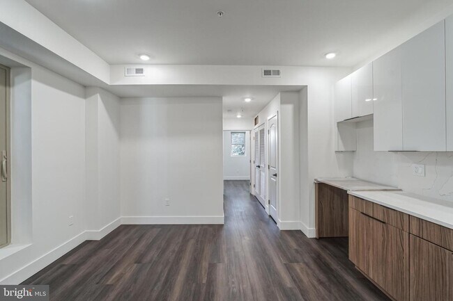 Photo - 5053 Ludlow St Unidad 1