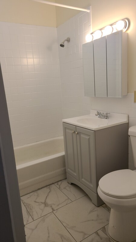 Photo - 611 E 75th St Unidad 2nd floor