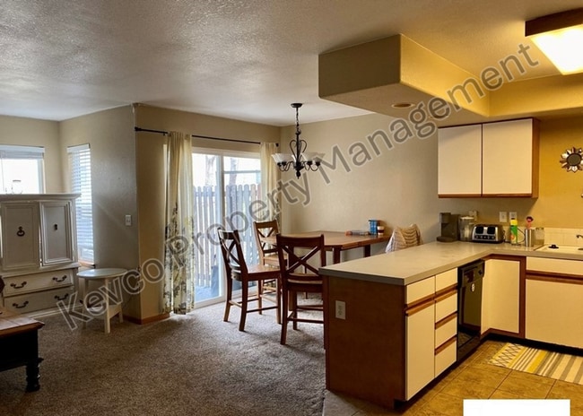Photo - HUGE Townhouse near CSU