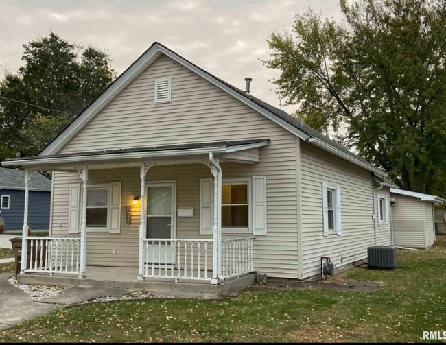 Photo - 213 E Madison St